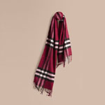 Burberry Classic Cashmere Scarf in Check Plum 39941531